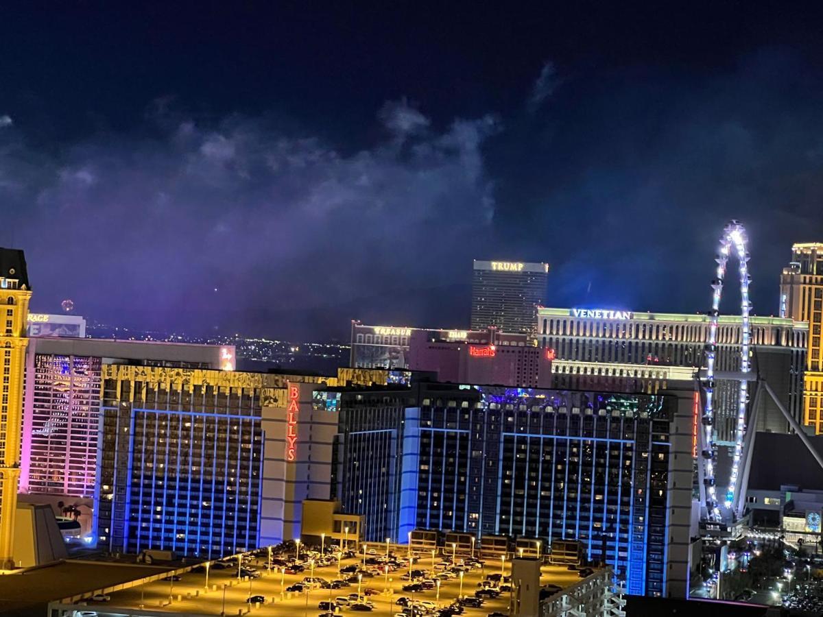 Balcony Suite Strip View Лас-Вегас Экстерьер фото